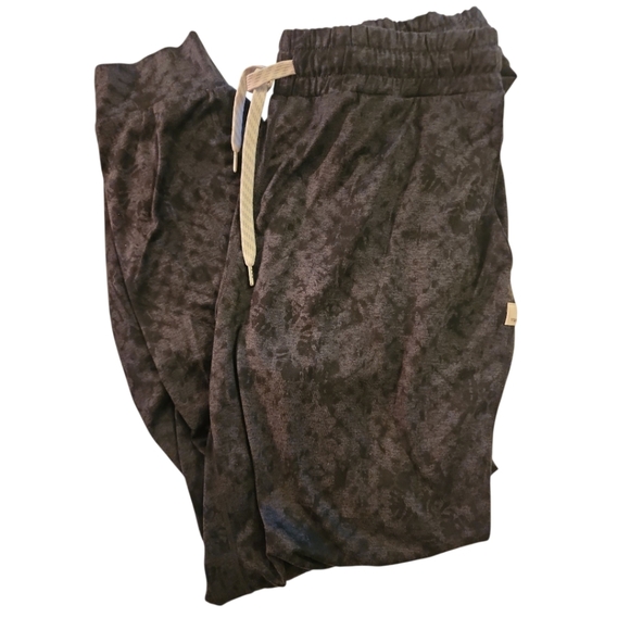 Vuori Pants - VUORI Snakeprint Jogger Pants Size Medium